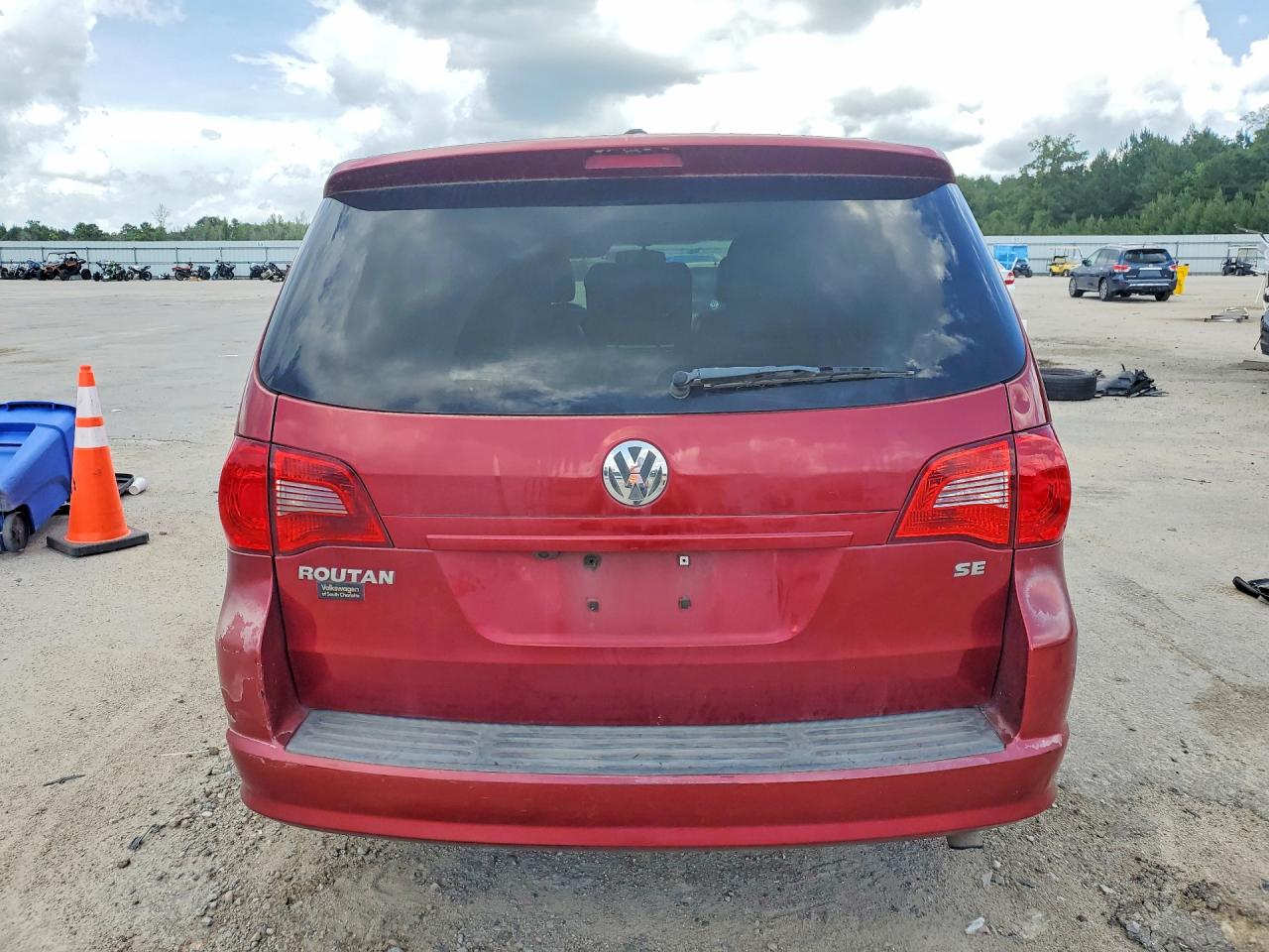 2011 VOLKSWAGEN ROUTAN