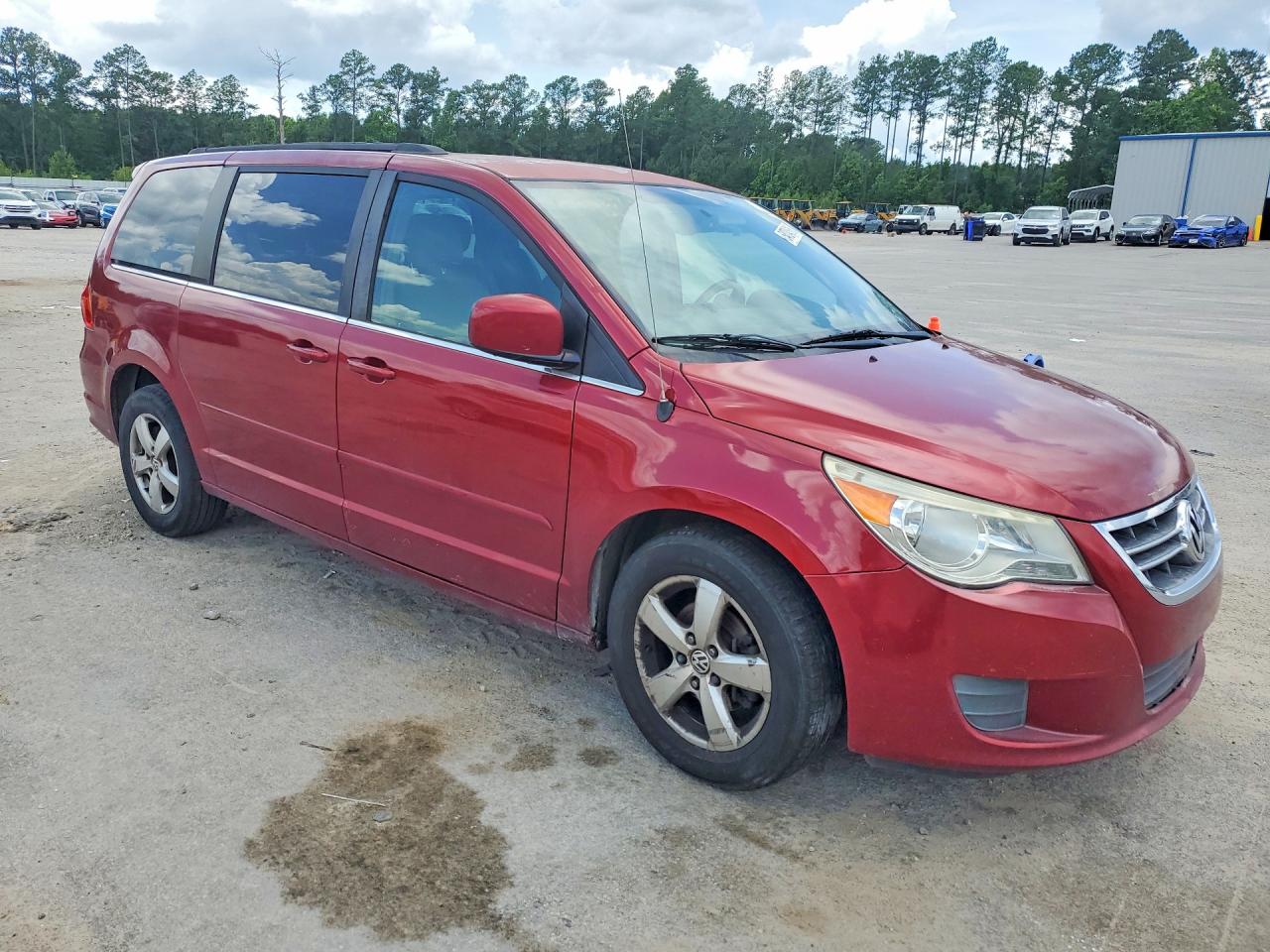 2011 VOLKSWAGEN ROUTAN