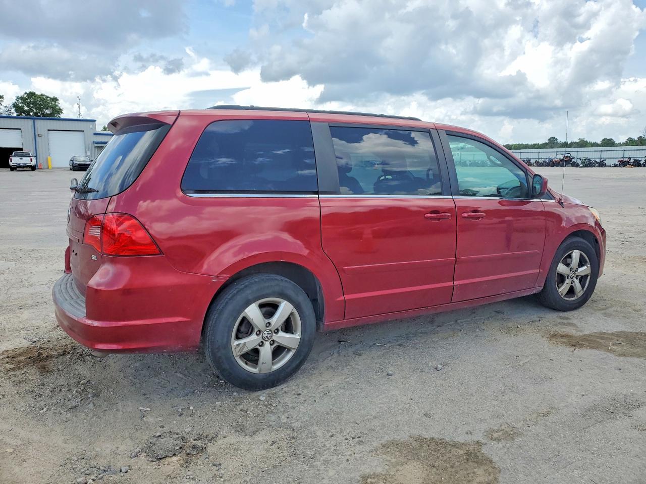 2011 VOLKSWAGEN ROUTAN