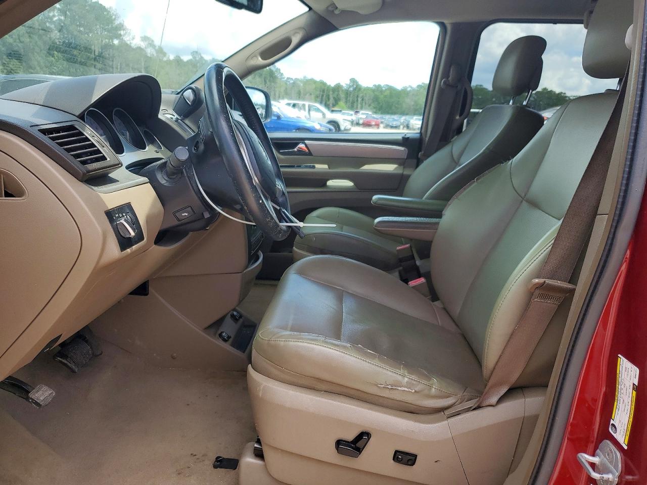 2011 VOLKSWAGEN ROUTAN