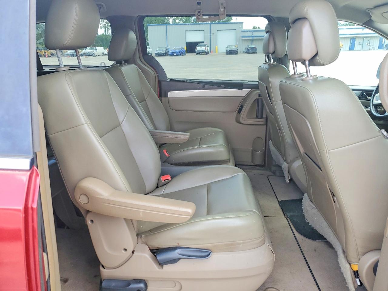 2011 VOLKSWAGEN ROUTAN