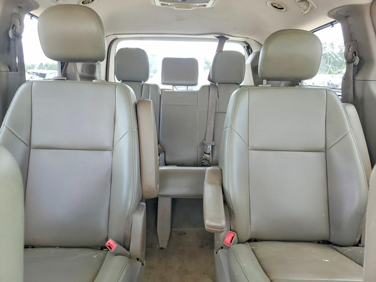 2011 VOLKSWAGEN ROUTAN