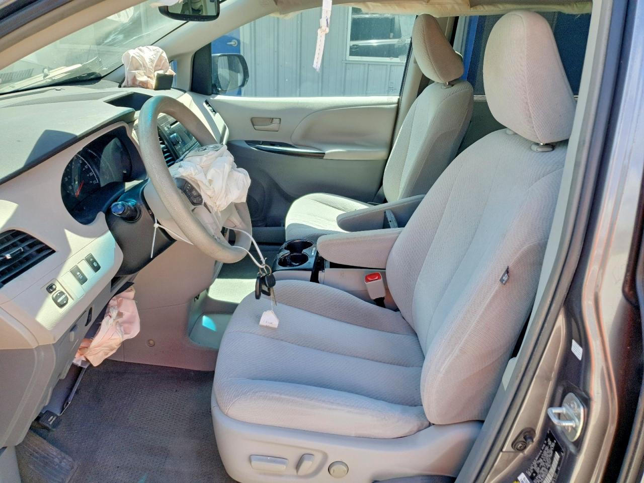 2011 TOYOTA SIENNA
