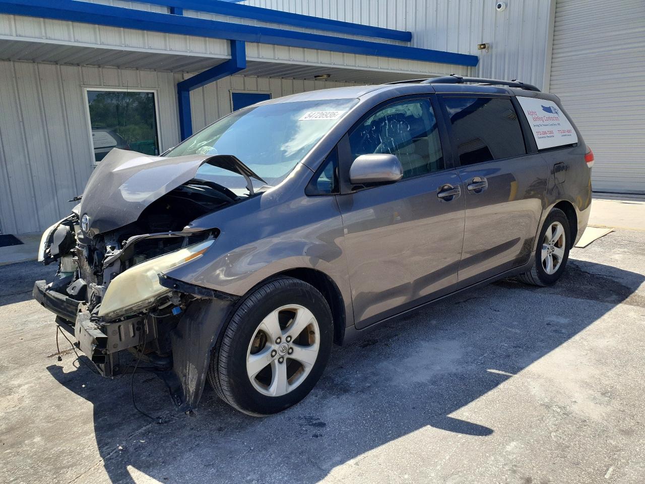 2011 TOYOTA SIENNA