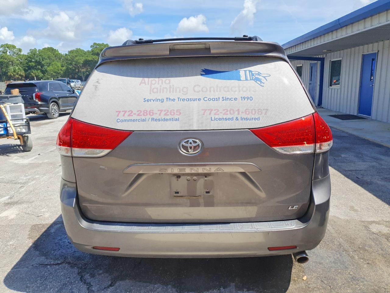 2011 TOYOTA SIENNA