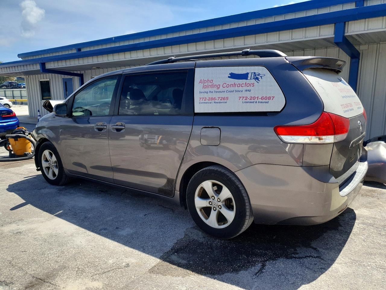 2011 TOYOTA SIENNA