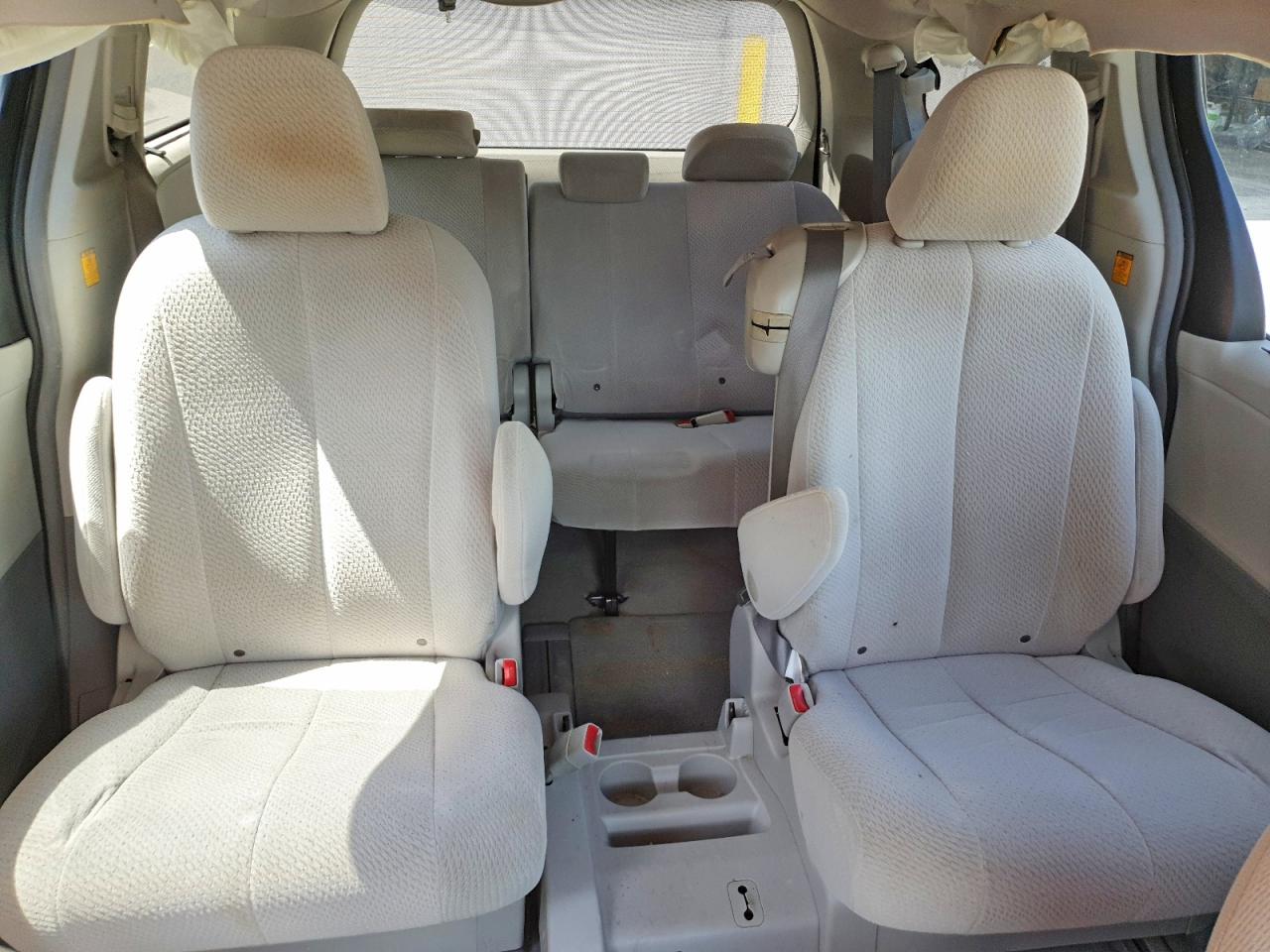 2011 TOYOTA SIENNA