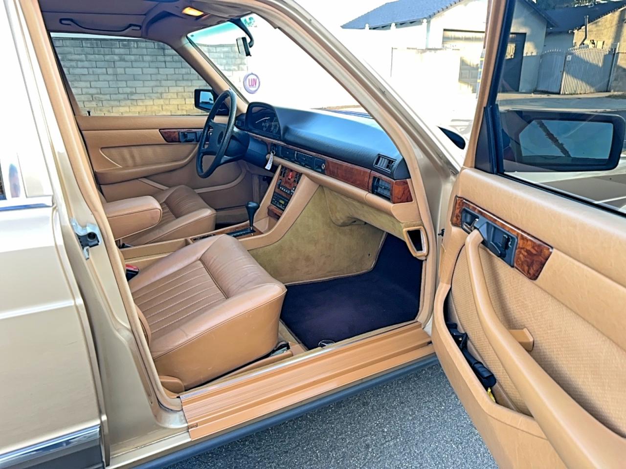 1983 MERCEDES-BENZ 380-CLASS