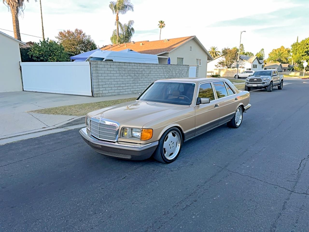 1983 MERCEDES-BENZ 380-CLASS