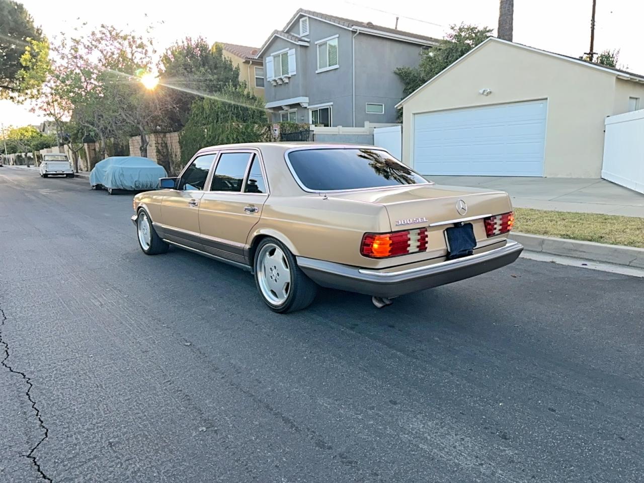 1983 MERCEDES-BENZ 380-CLASS