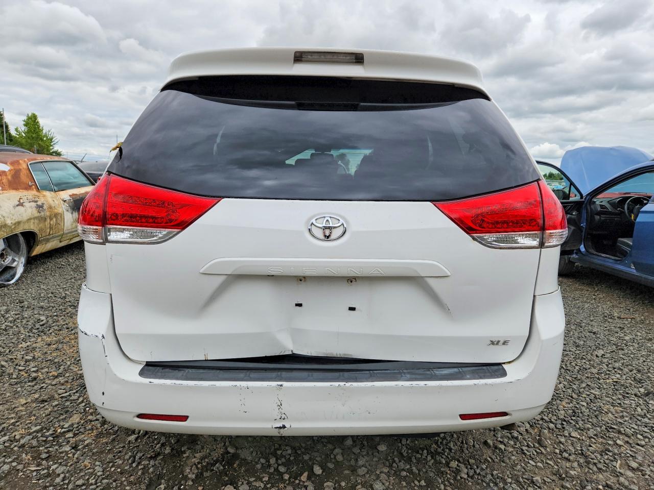 2011 TOYOTA SIENNA