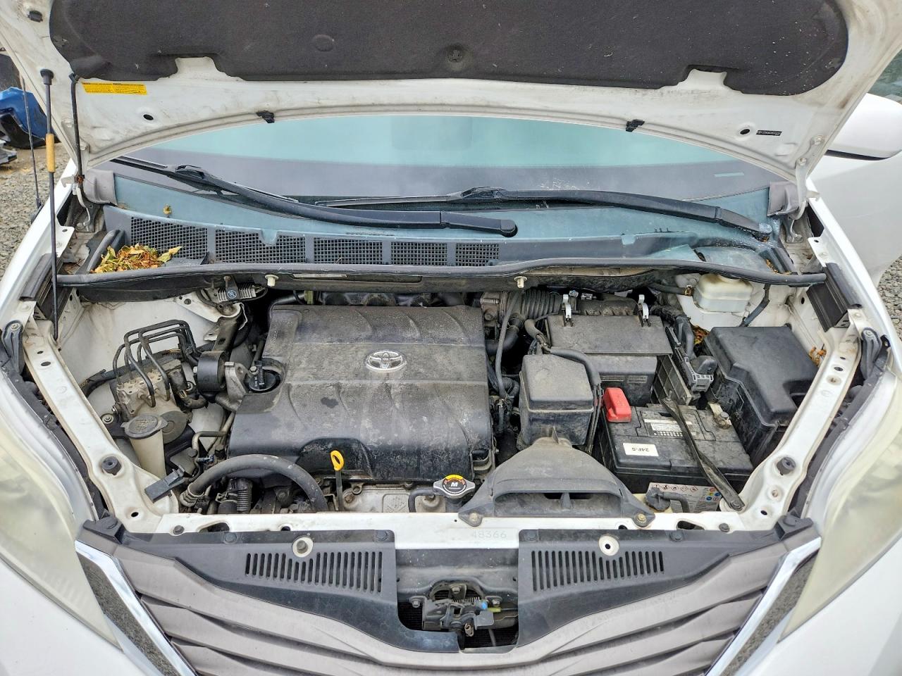 2011 TOYOTA SIENNA