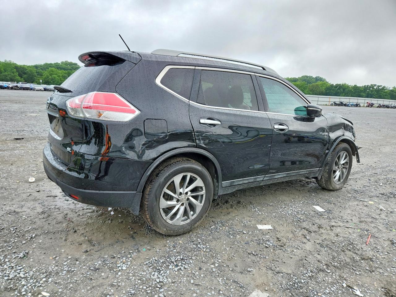 2015 NISSAN ROGUE