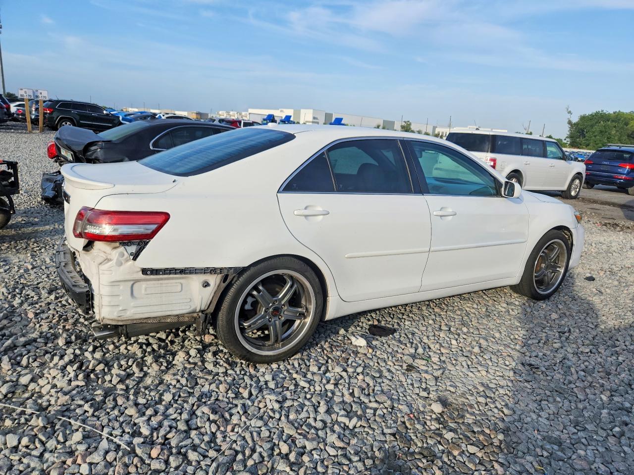 2011 TOYOTA CAMRY
