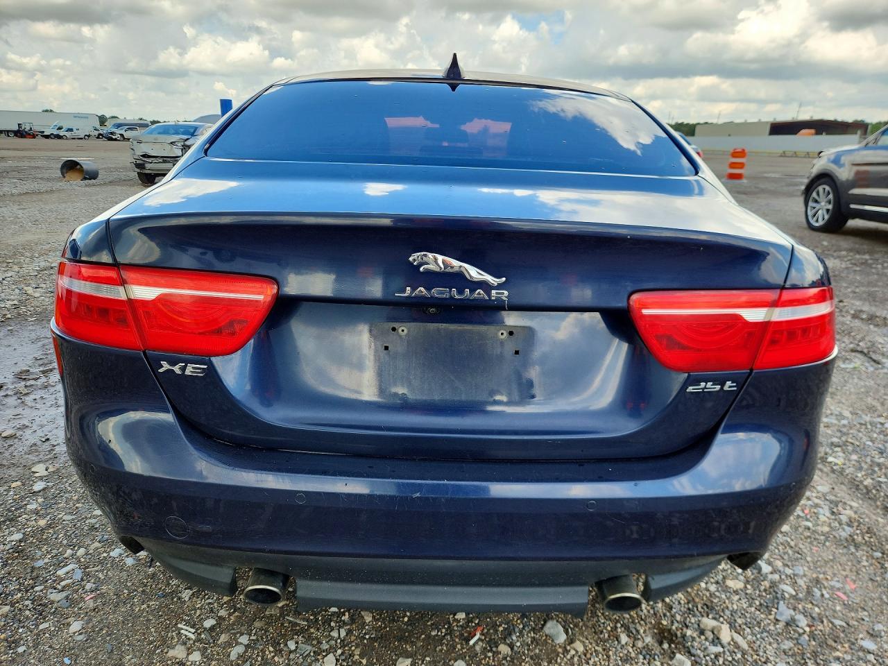 2018 JAGUAR XE