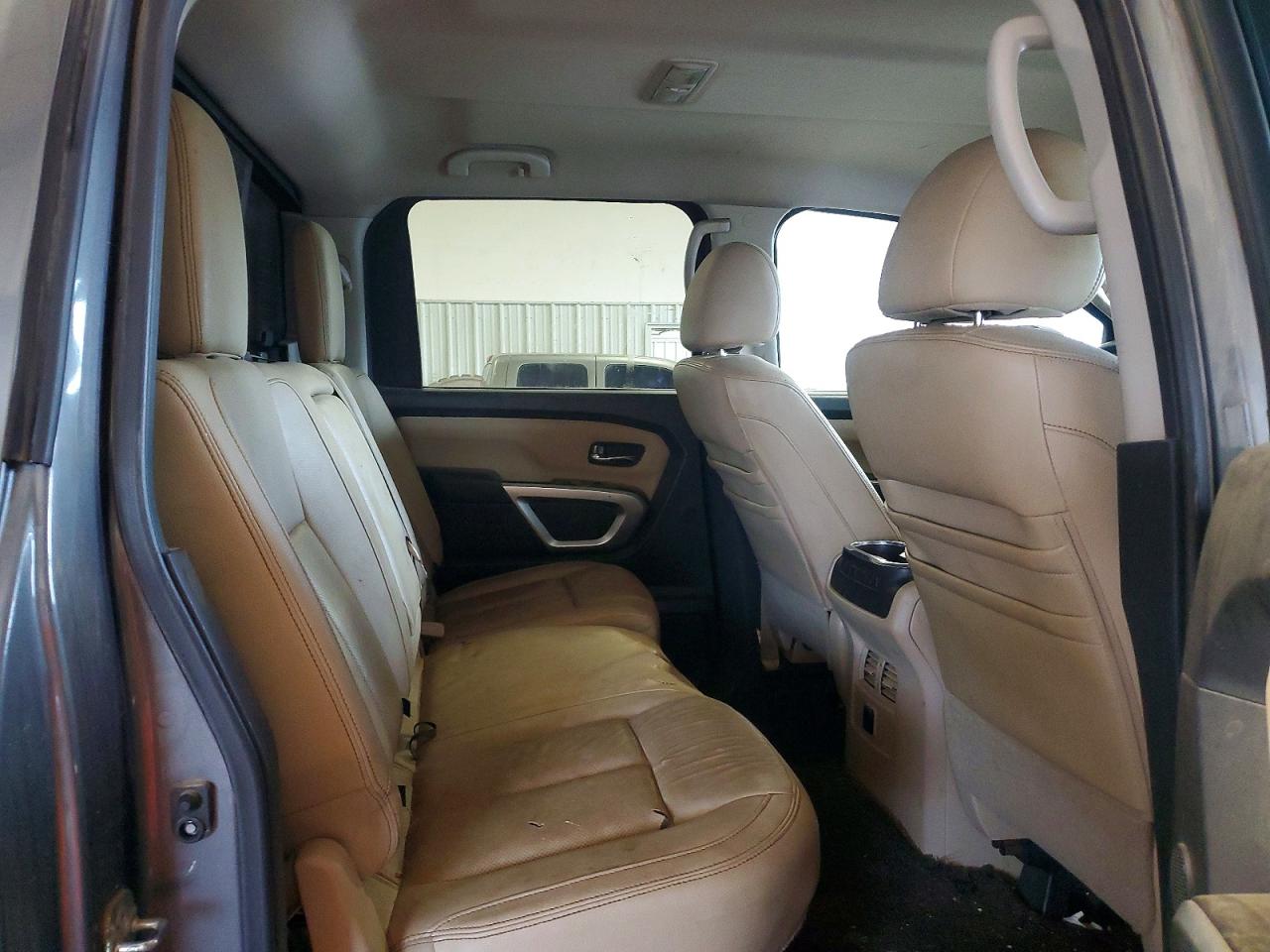 2016 NISSAN TITAN