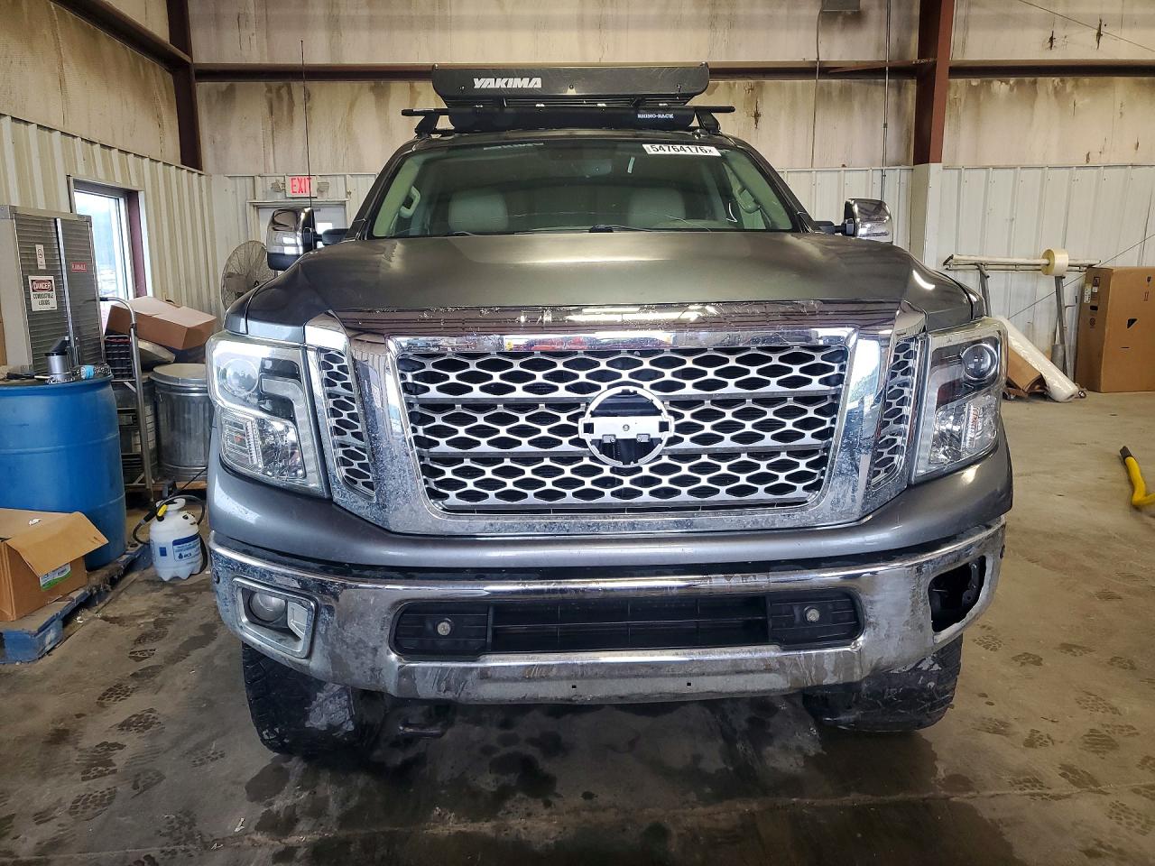2016 NISSAN TITAN