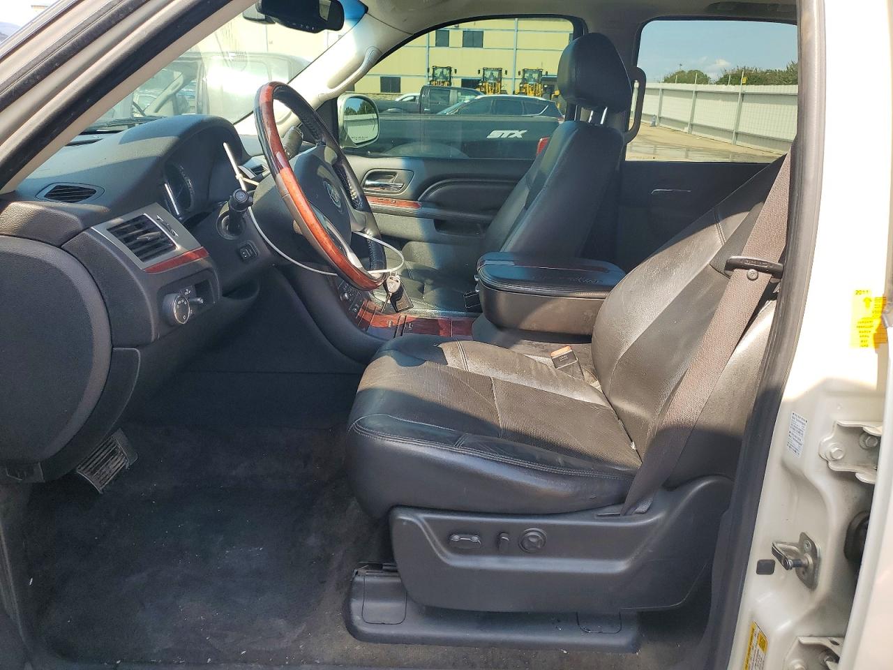 2011 CADILLAC ESCALADE