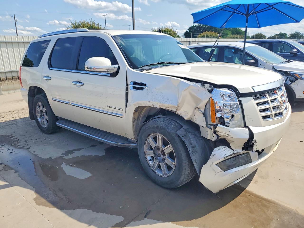 2011 CADILLAC ESCALADE