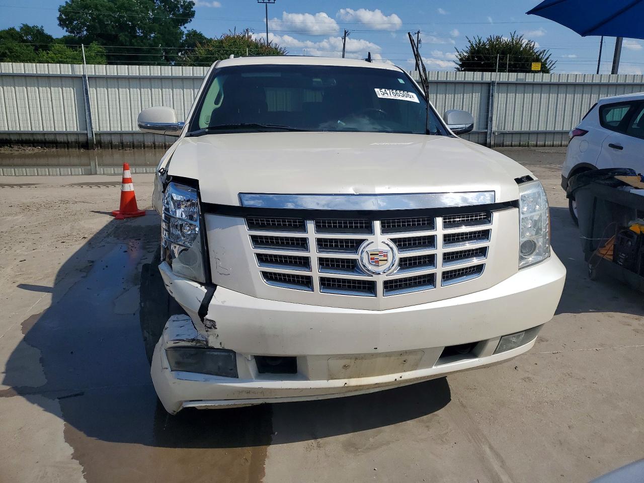 2011 CADILLAC ESCALADE