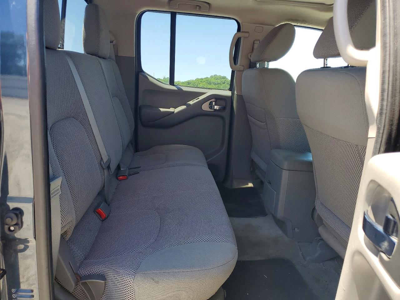 2016 NISSAN FRONTIER