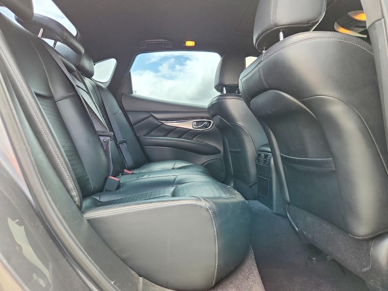 2015 INFINITI Q70