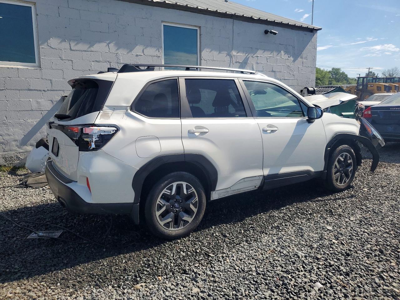 2025 SUBARU FORESTER