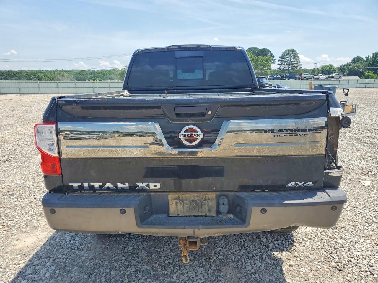 2016 NISSAN TITAN