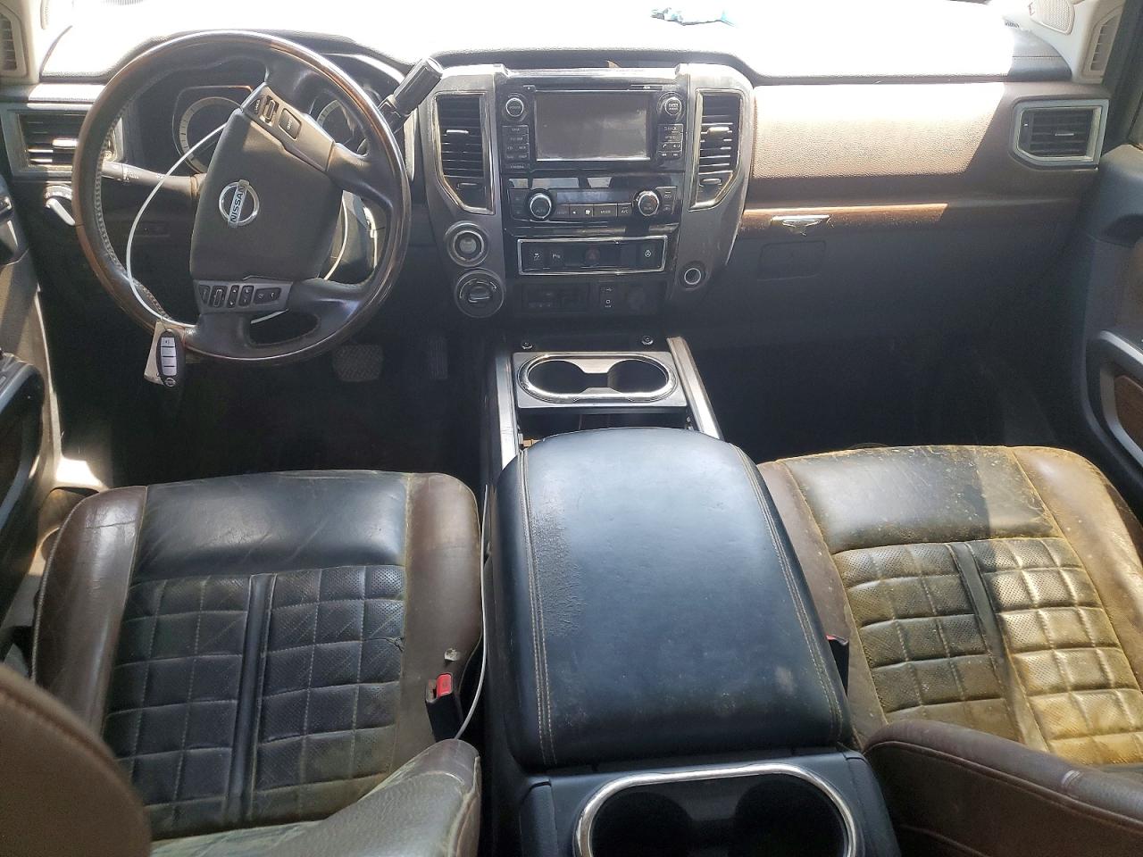 2016 NISSAN TITAN