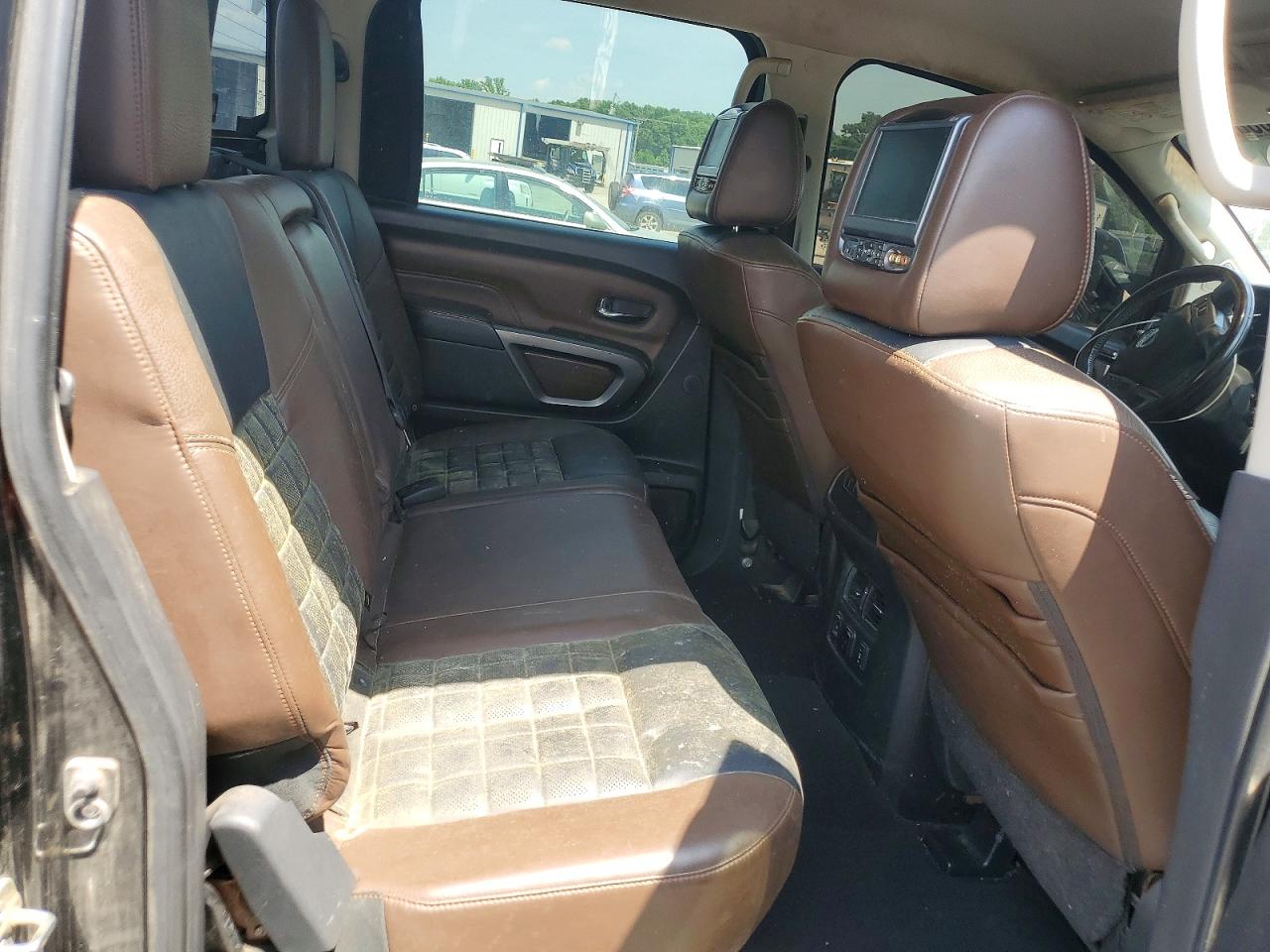 2016 NISSAN TITAN