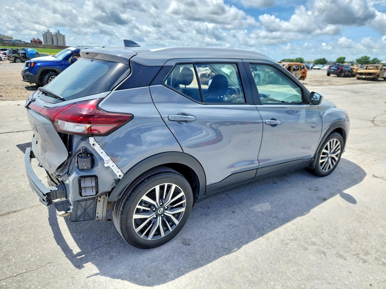 2021 NISSAN KICKS