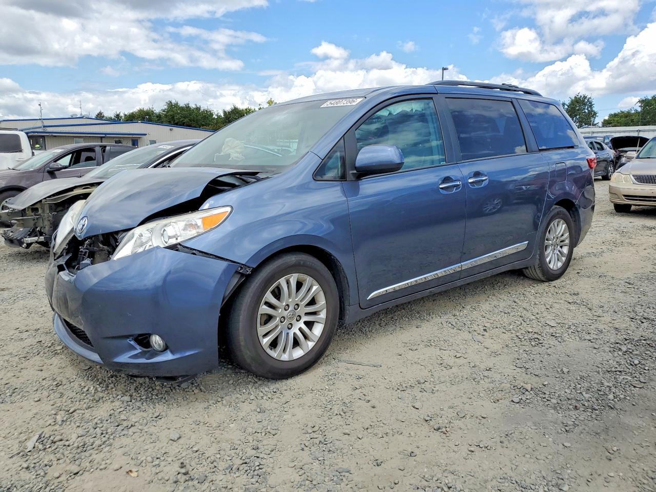 2015 TOYOTA SIENNA