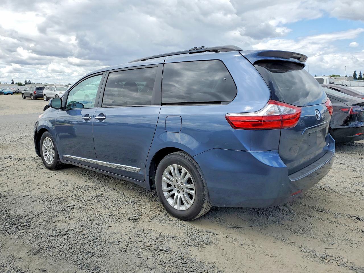 2015 TOYOTA SIENNA