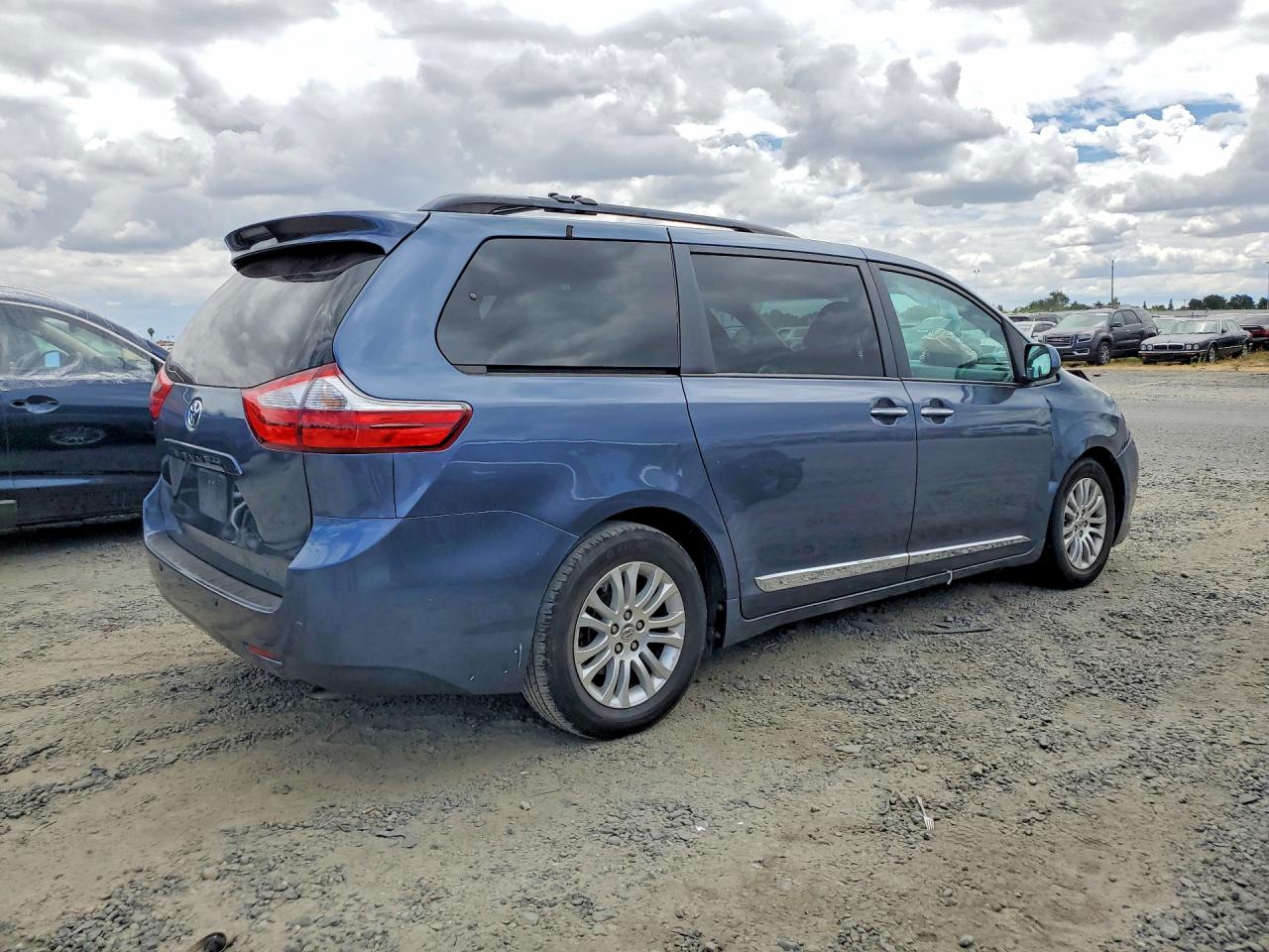 2015 TOYOTA SIENNA