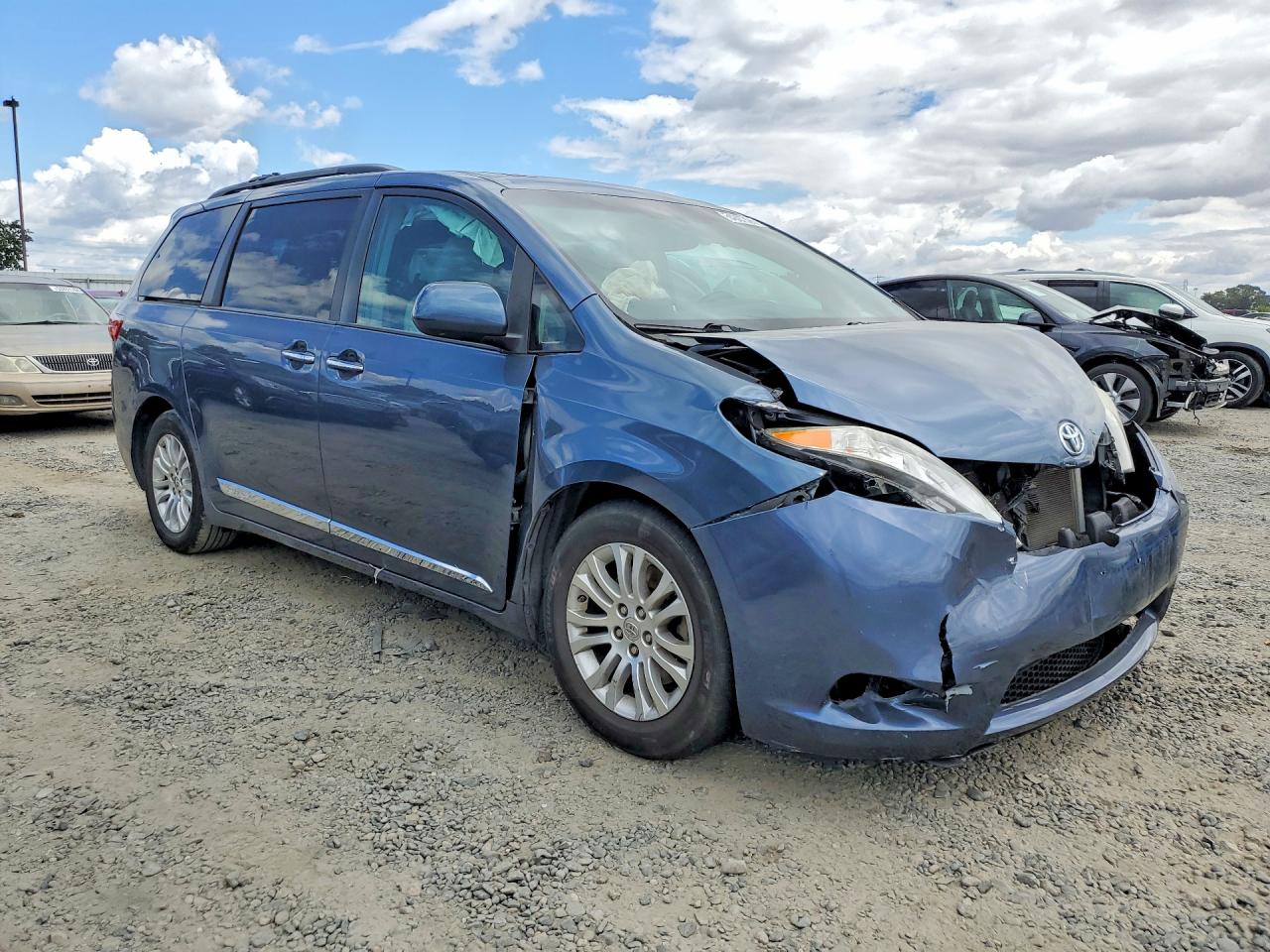 2015 TOYOTA SIENNA