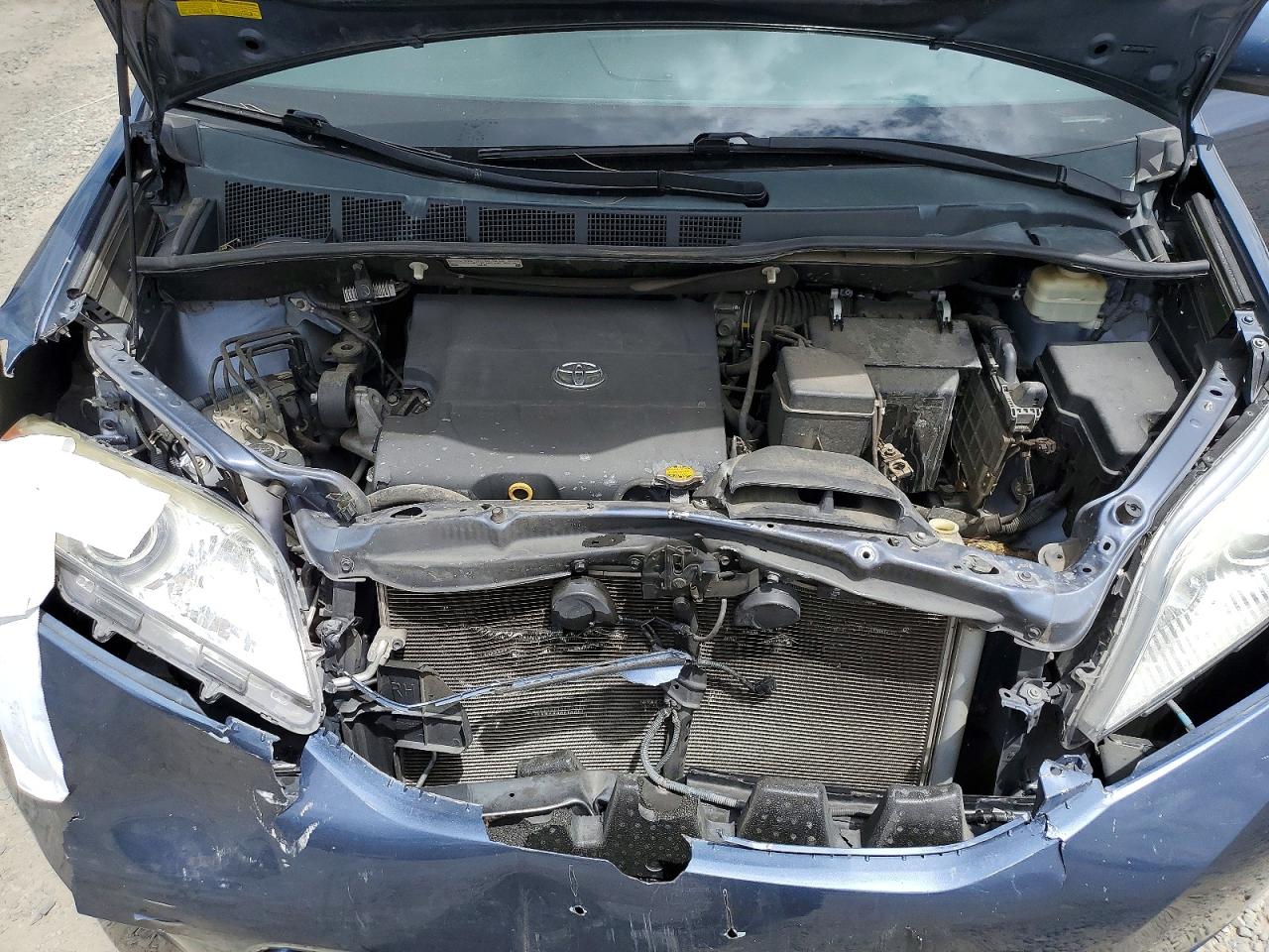 2015 TOYOTA SIENNA