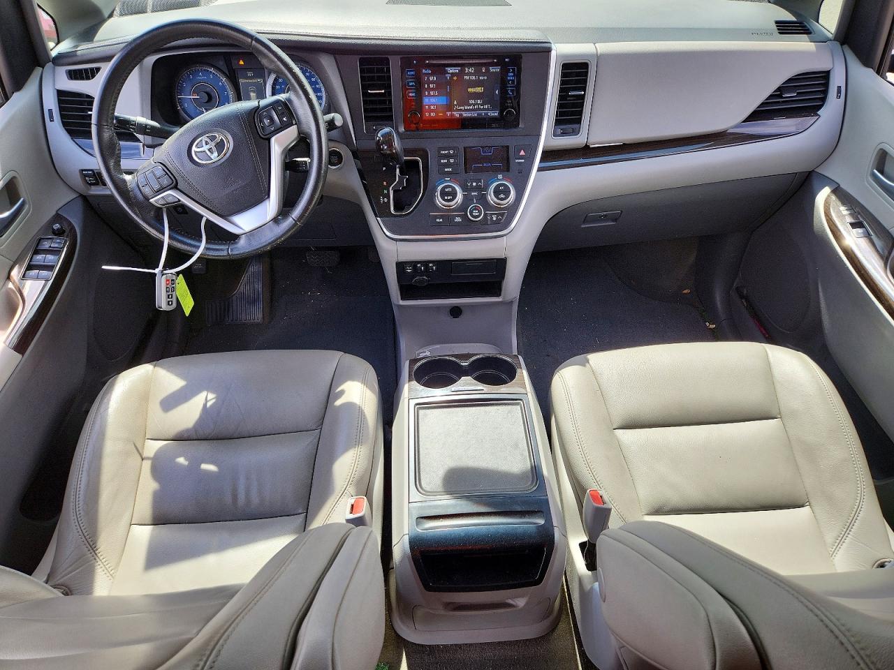2017 TOYOTA SIENNA