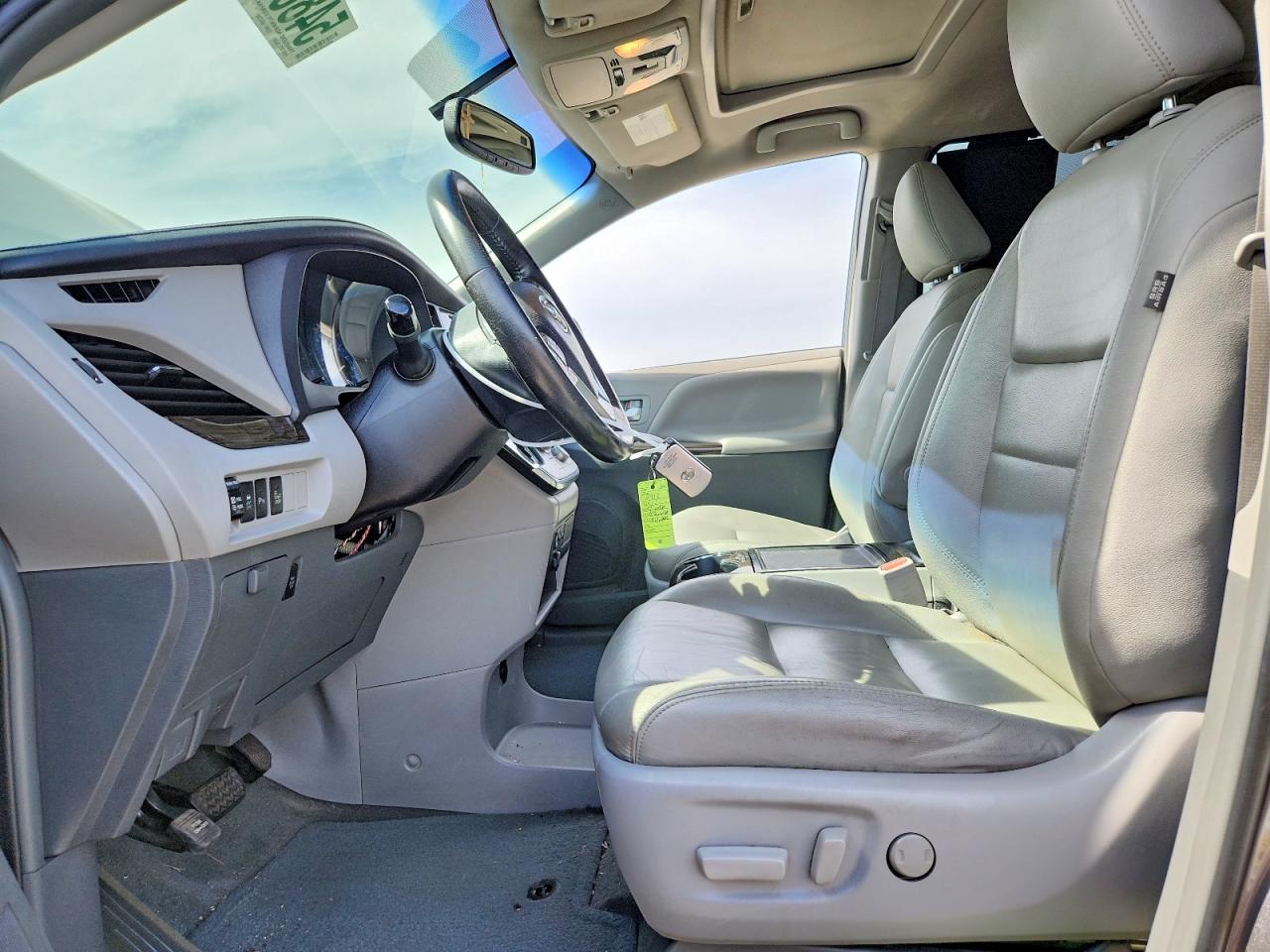 2017 TOYOTA SIENNA