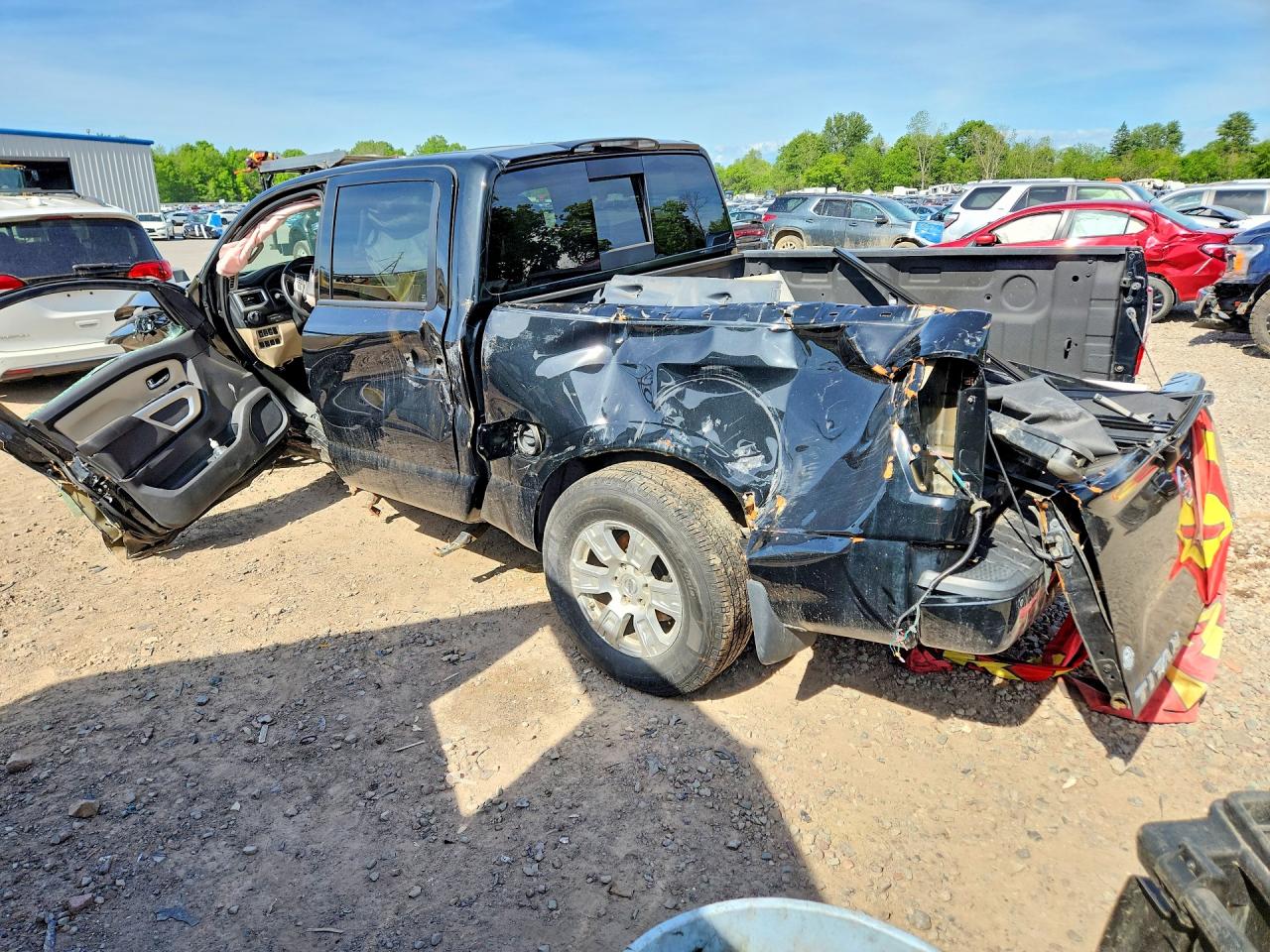 2017 NISSAN TITAN