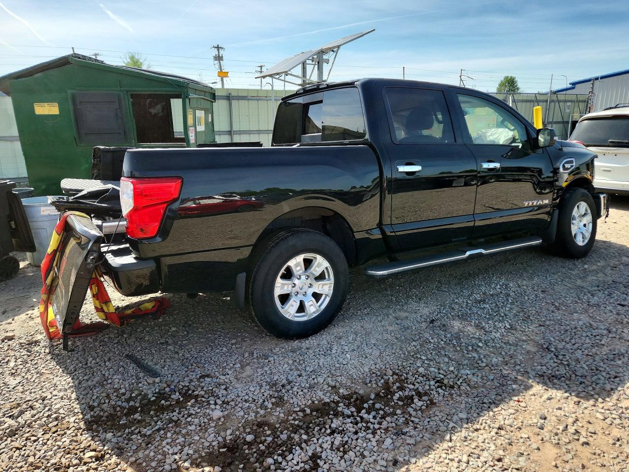2017 NISSAN TITAN
