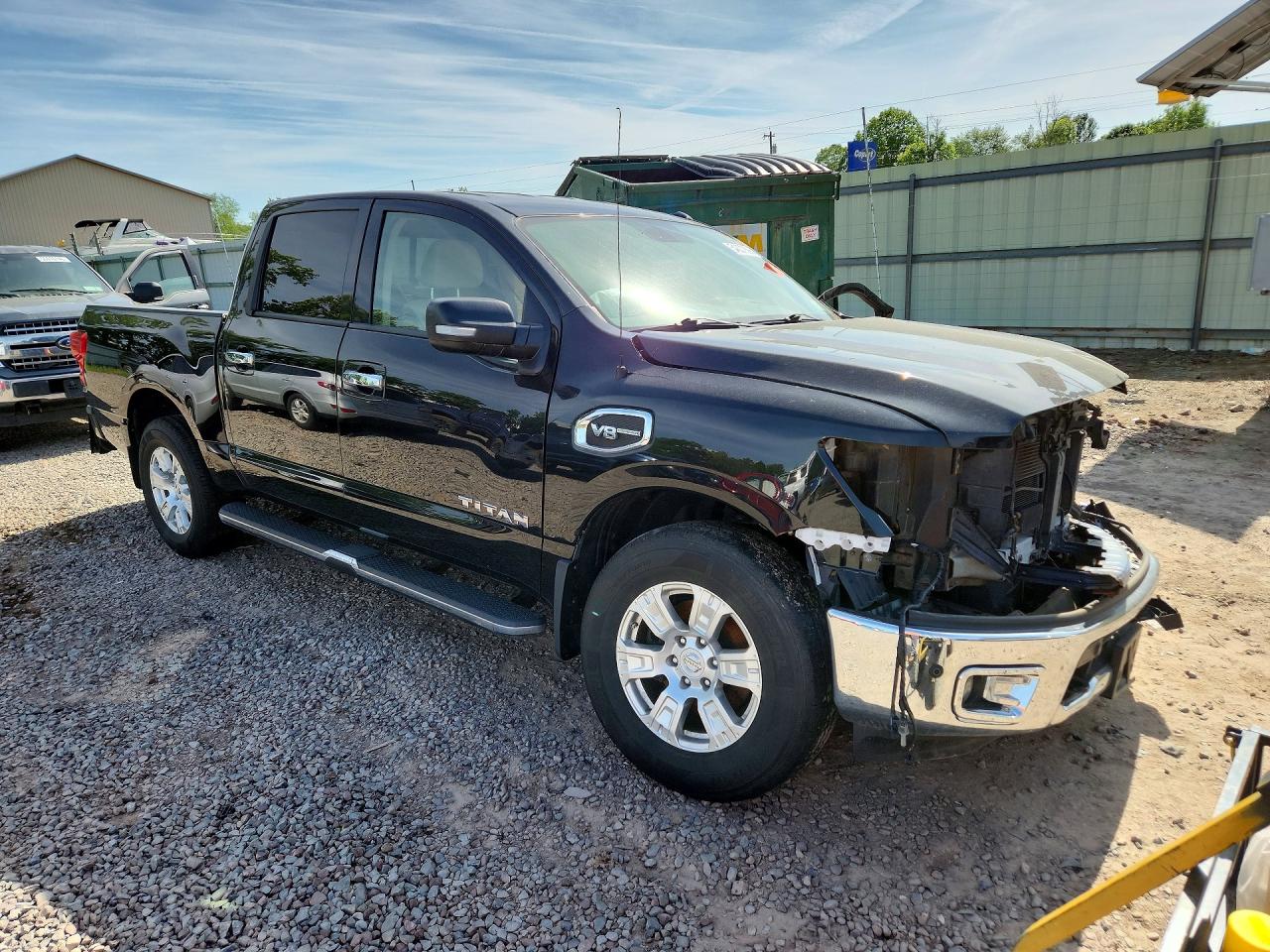 2017 NISSAN TITAN