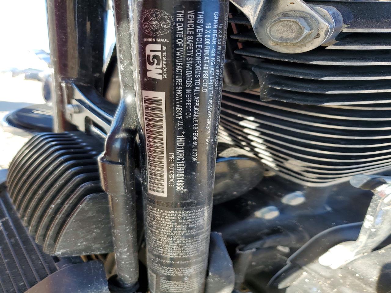2017 HARLEY-DAVIDSON FL