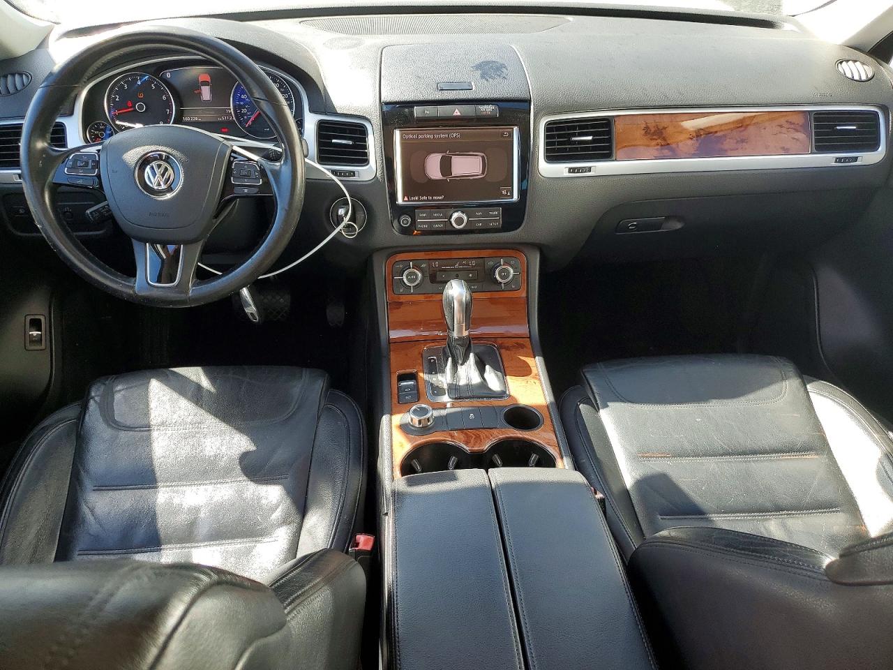 2011 VOLKSWAGEN TOUAREG