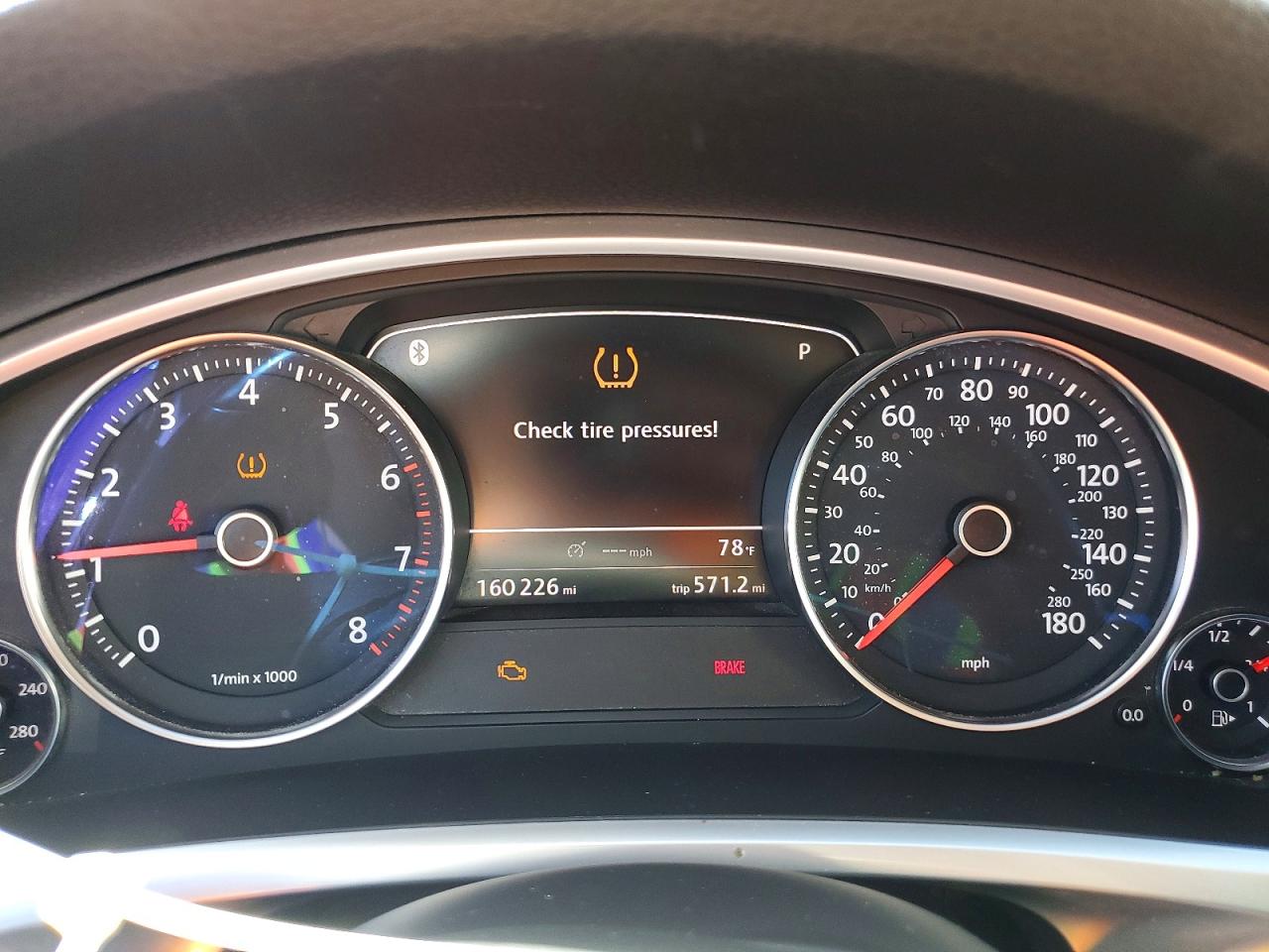 2011 VOLKSWAGEN TOUAREG