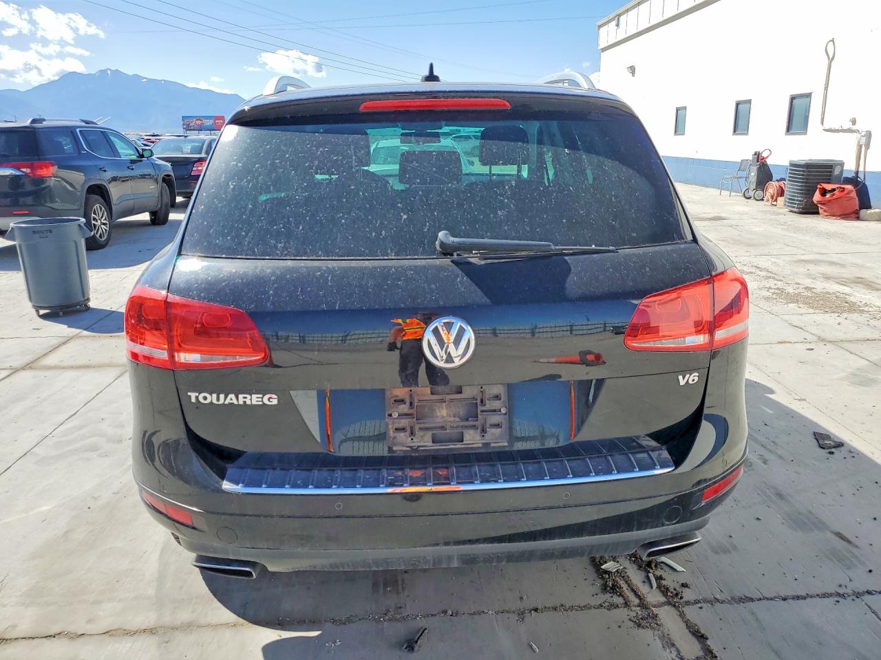 2011 VOLKSWAGEN TOUAREG