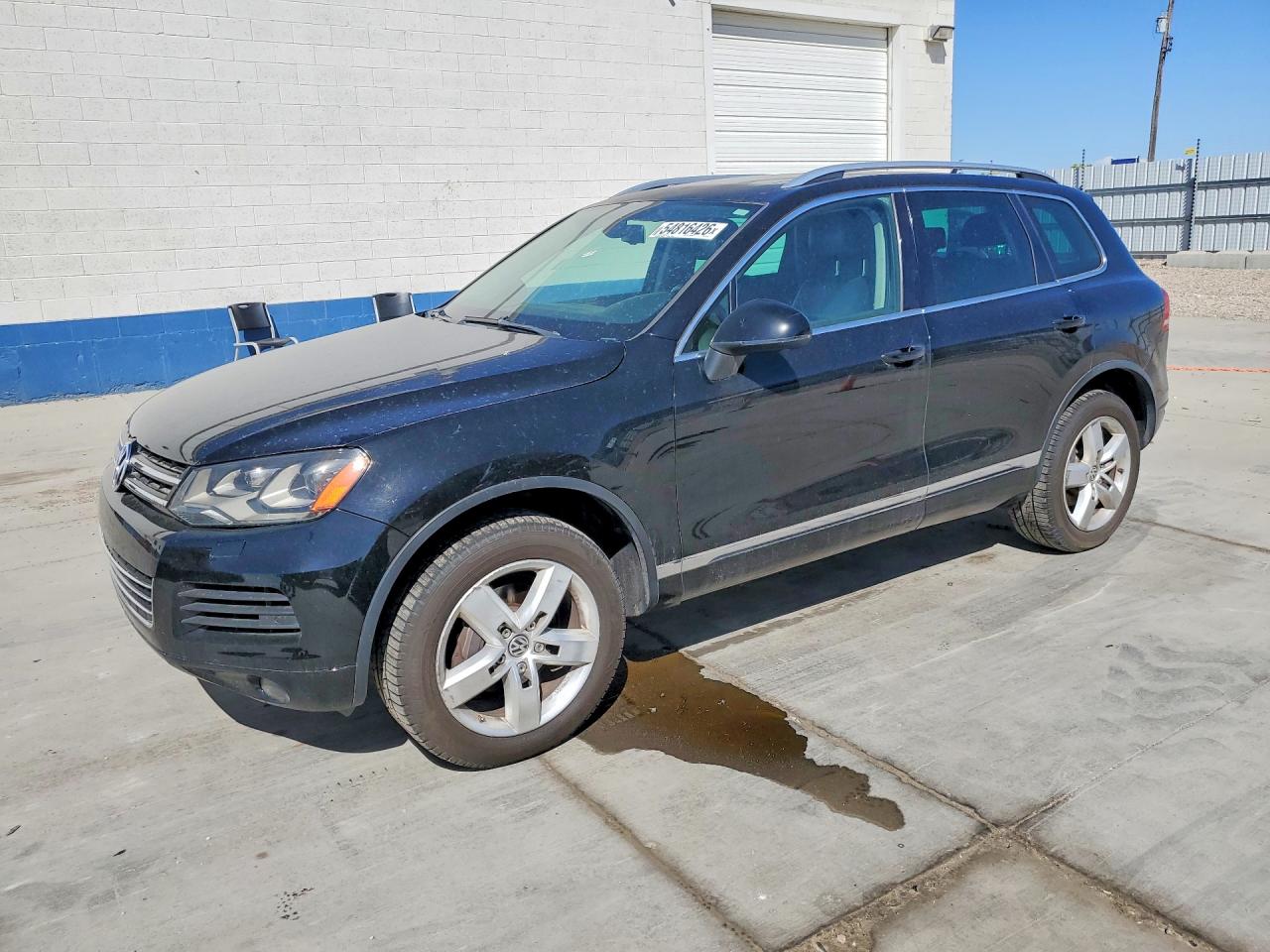 2011 VOLKSWAGEN TOUAREG