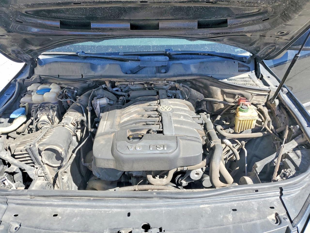 2011 VOLKSWAGEN TOUAREG