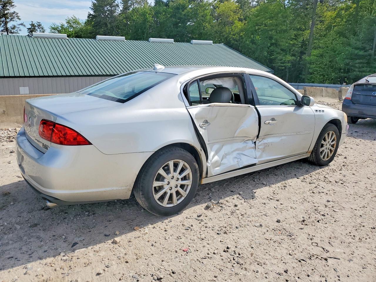 2011 BUICK LUCERNE
