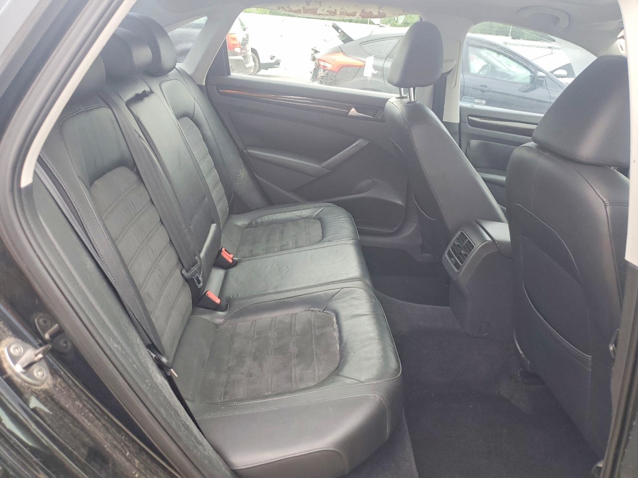 2014 VOLKSWAGEN PASSAT