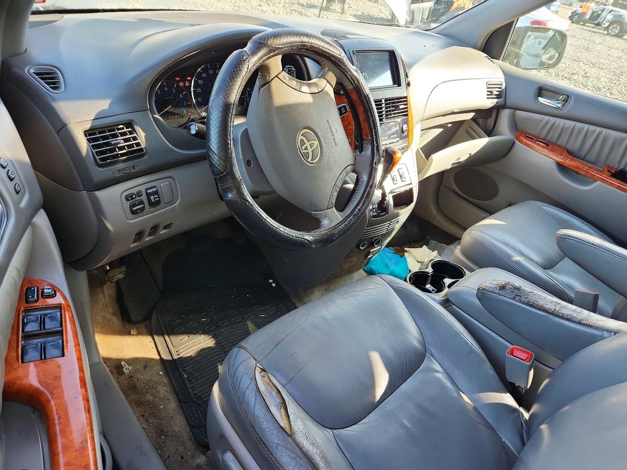 2009 TOYOTA SIENNA
